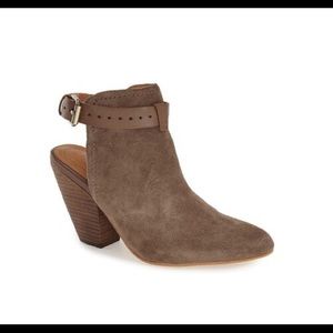 Corso Como Women’s Stowe Bootie Taupe Size 8.5